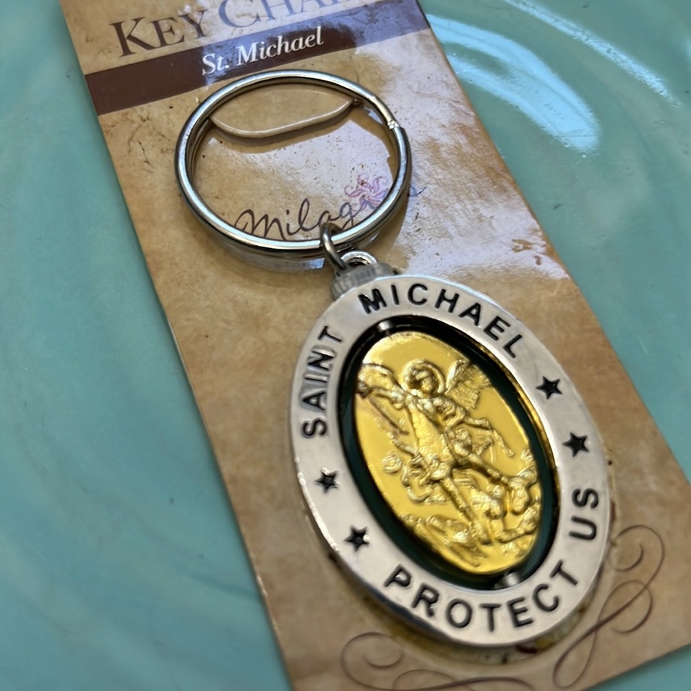 NWT St Michael Silver Key Chain - Picture 3 of 5